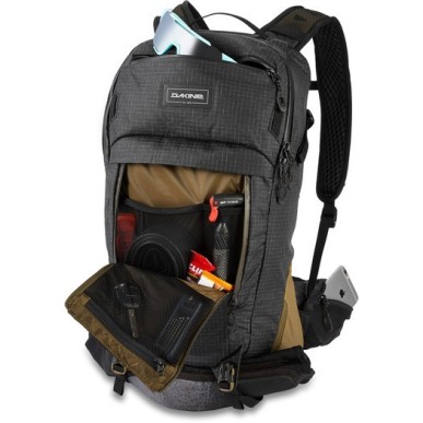 Dakine Seeker 18L black